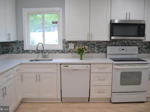 3809 Whispering Ln, Falls Church, VA 22041