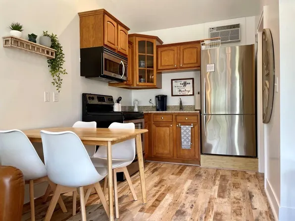 842 Lake St #2, Saugatuck, MI 49453