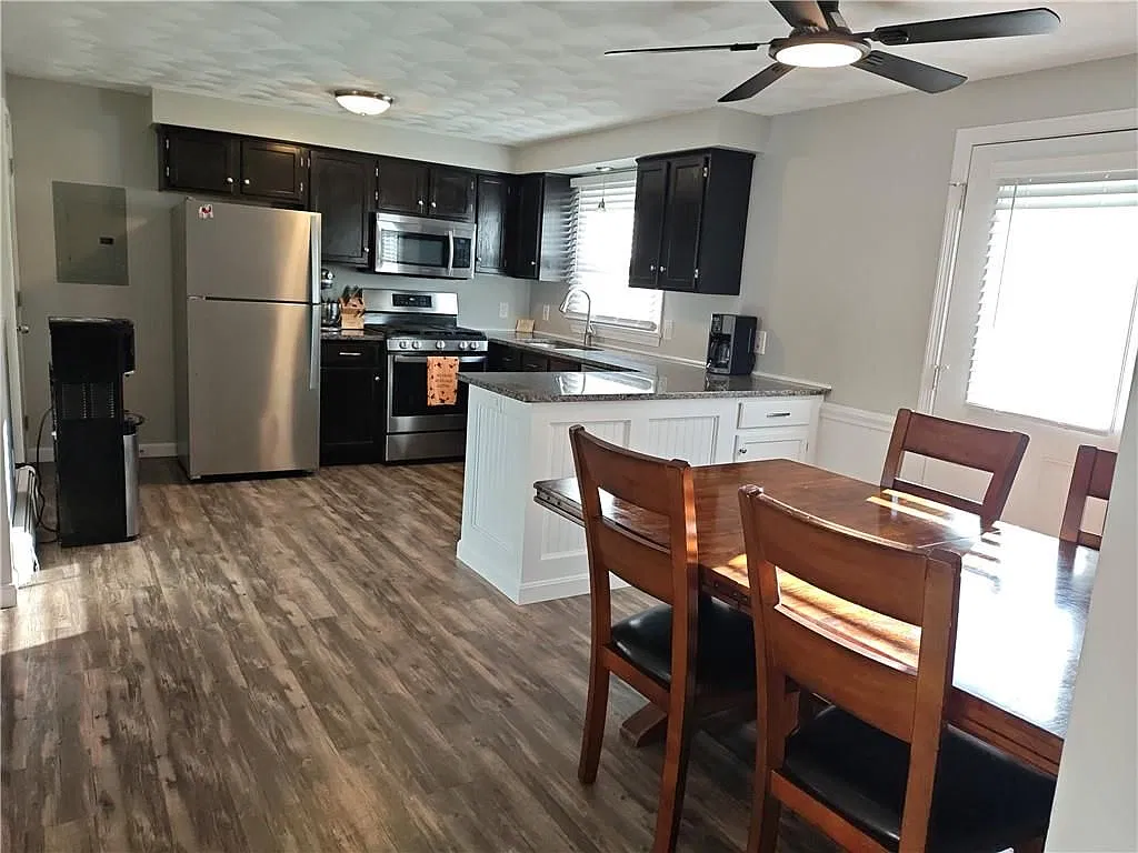 2 bed, 1.0 bath, 1400 sqft, $2,500 — Photo 2