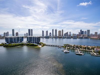 3201 NE 183rd St Penthouse 2904-05, North Miami Beach, FL, 33160