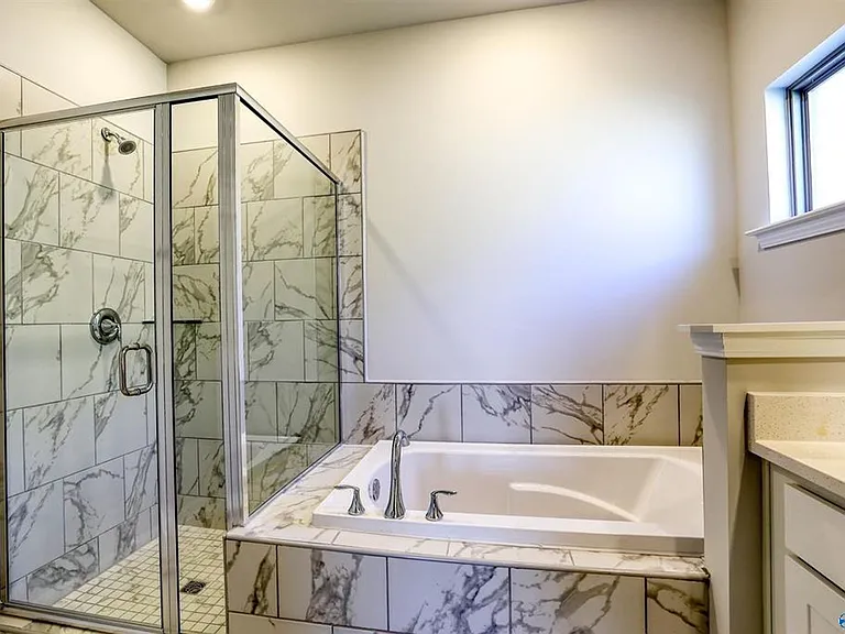 115 Rose Ln — Photo 3