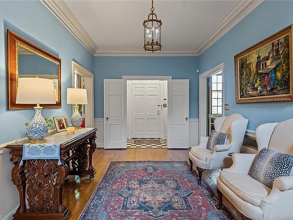 5th image of 302 Cherry St