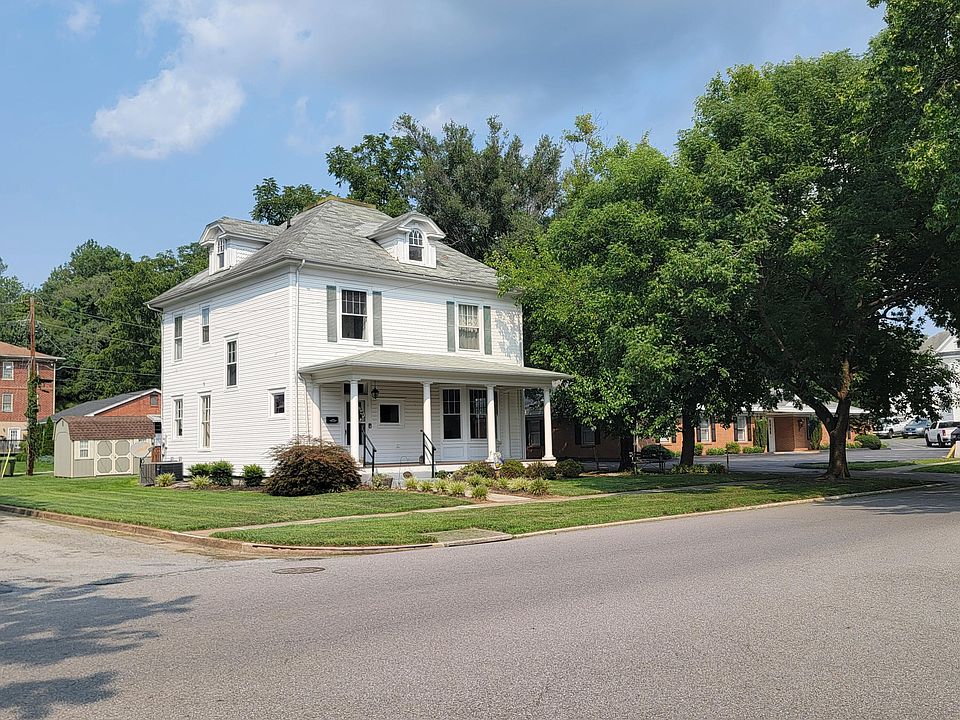 1st image of 501 Roanoke Blvd
