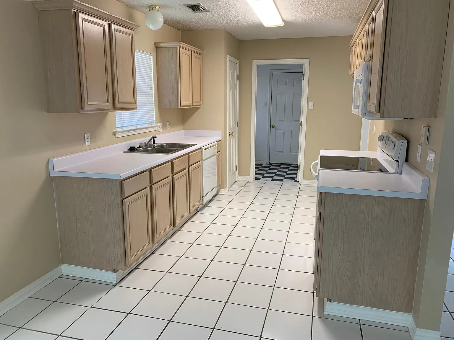 369 E Suncrest Loop — Photo 4