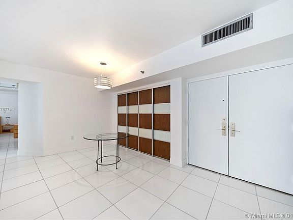 4th image of 9 Island Ave APT 909