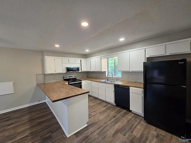 1209 Governors Dr SE — Photo 11
