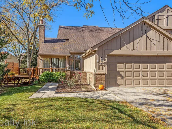 37600 N Laurel Park Dr, Livonia, MI 48152