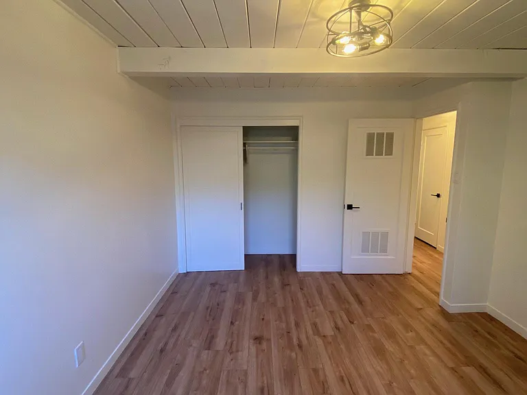 1182 Holmes Ct — Photo 7