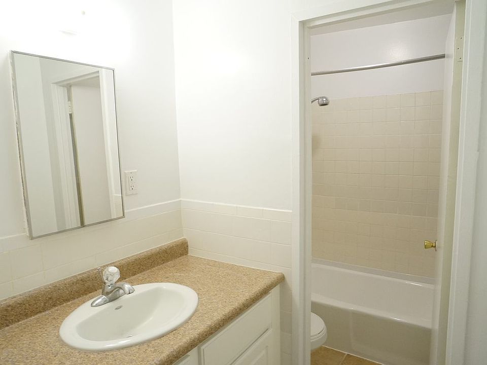 2nd image of 2090 Mohegan Ave #5
