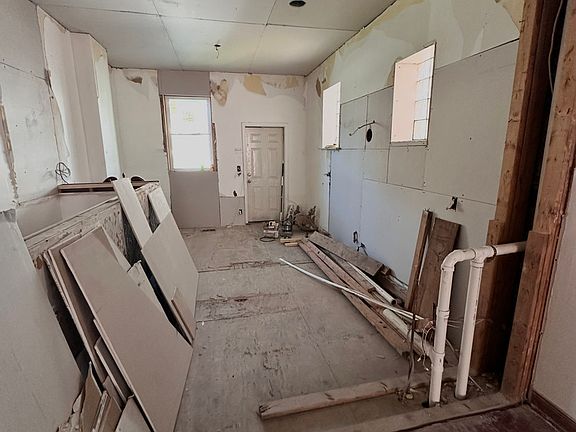 4th image of 4718 S Langley Ave