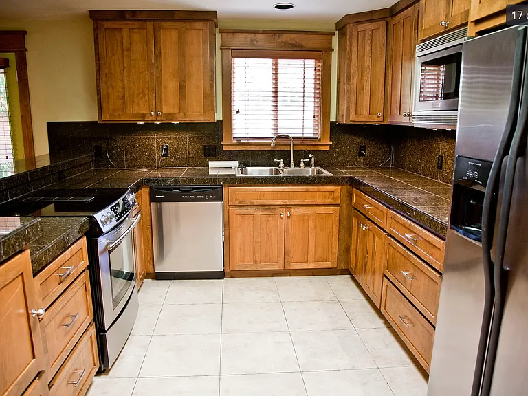 1306 NW Fresno Ave — Photo 4