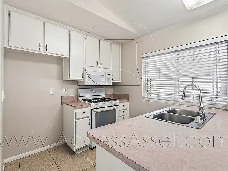 29650 Mira Loma Dr — Photo 10