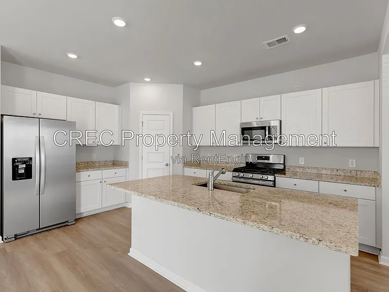 1465 Central Ave — Photo 3
