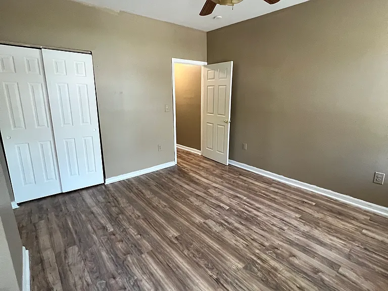 1433 N Fulton Ave — Photo 6