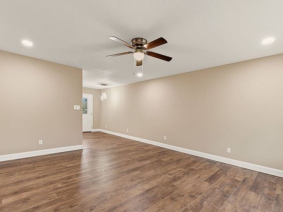 2nd image of 220 Nancy Ln