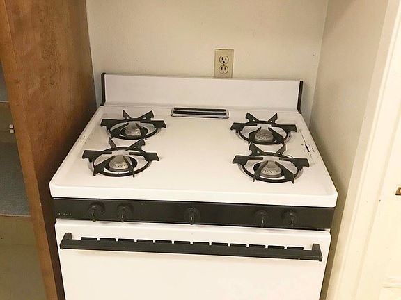 4th image of 1558 Brockton Ave APT 2