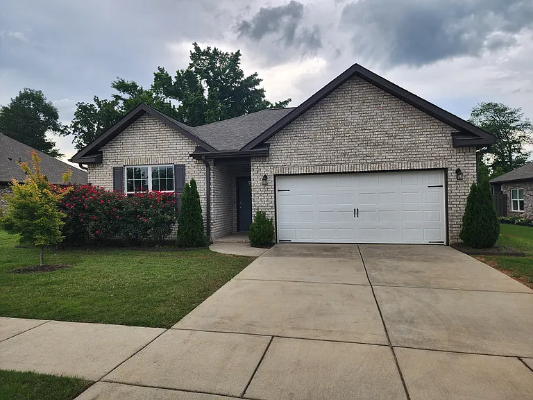 111 Fernhill Dr NW — Photo 3