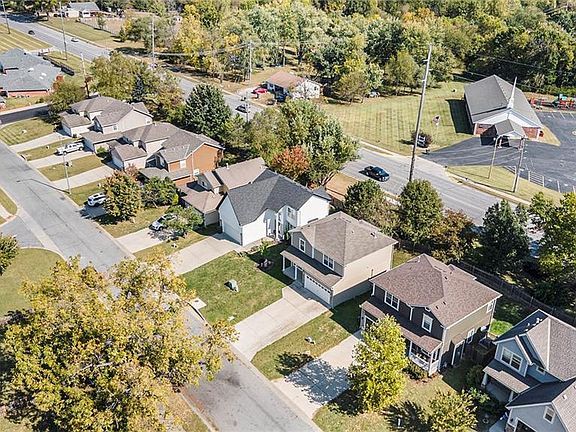 2nd image of 4401 Ironwood Dr