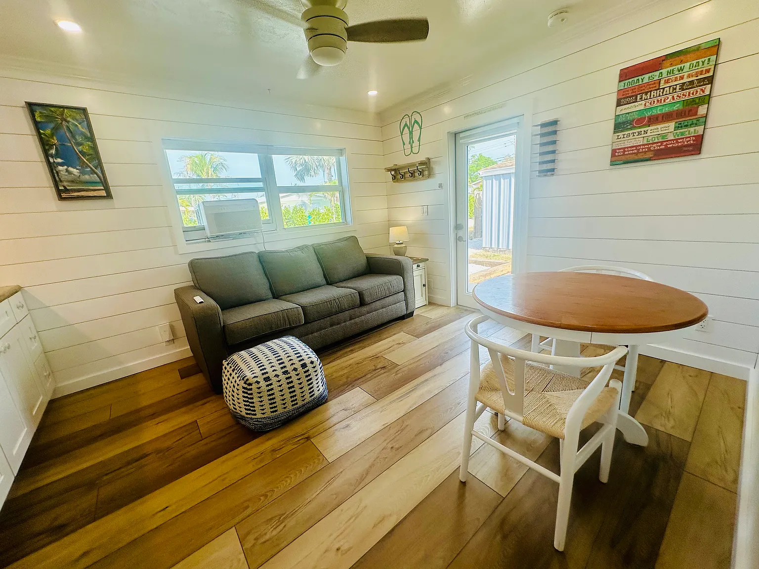 1236 Rosemary Ln — Photo 2
