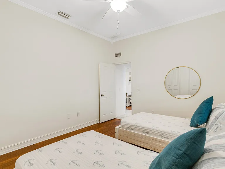4801 Edgemont Ct — Photo 34