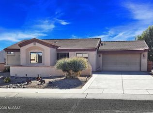 807 W Belltower Dr, Green Valley, AZ 85614