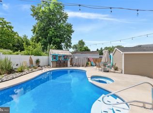 16 S Walnut Cir, West Berlin, NJ 08091