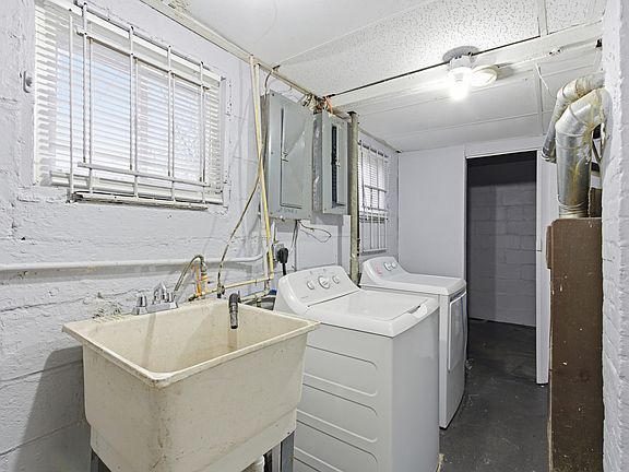 4th image of 26739 W Outer Dr #1