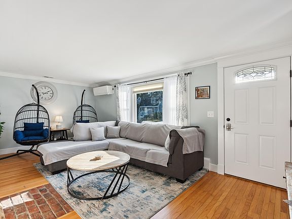 4th image of 15 Pleasant Avenue