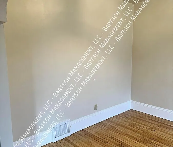 3279 S Pine Ave — Photo 5