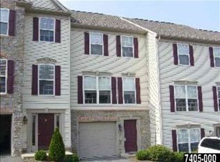 2709 Hunt Club Dr, York, PA 17402