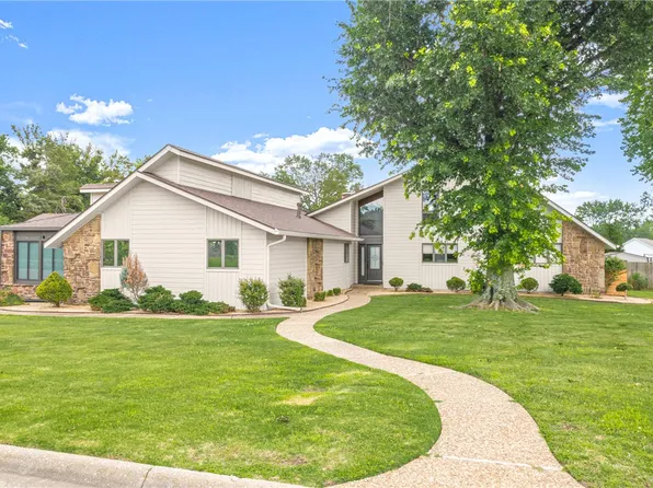 4603 W Centre Ct, Rogers, AR 72758
