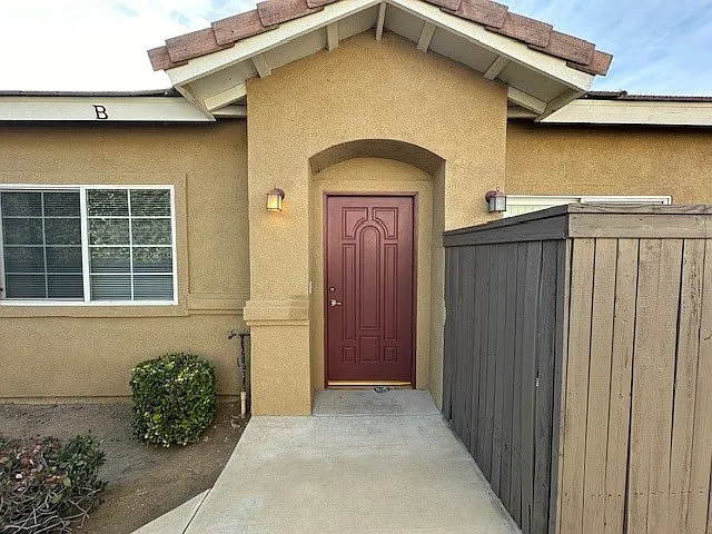 706 Orchid Dr #B — Photo 1