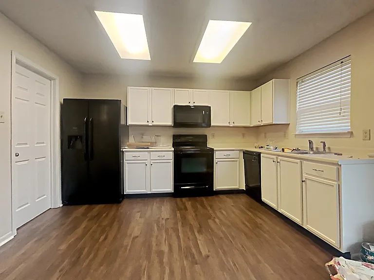 6886 Merritt Ridge Way — Photo 2