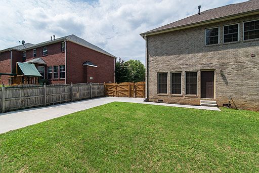 Large additional Parking Pad