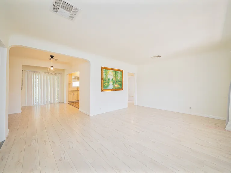 349 E Newman Ave #A — Photo 11