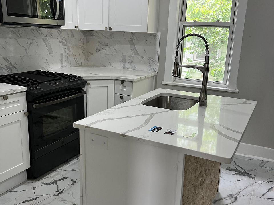 1st image of 161 W Jefferson St