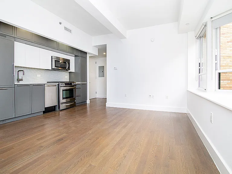 432 W 52nd St #6E — Photo 5