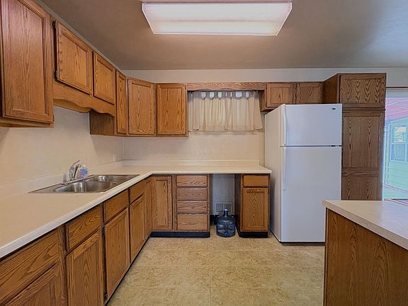 5th image of 2070 River Meadows Rd