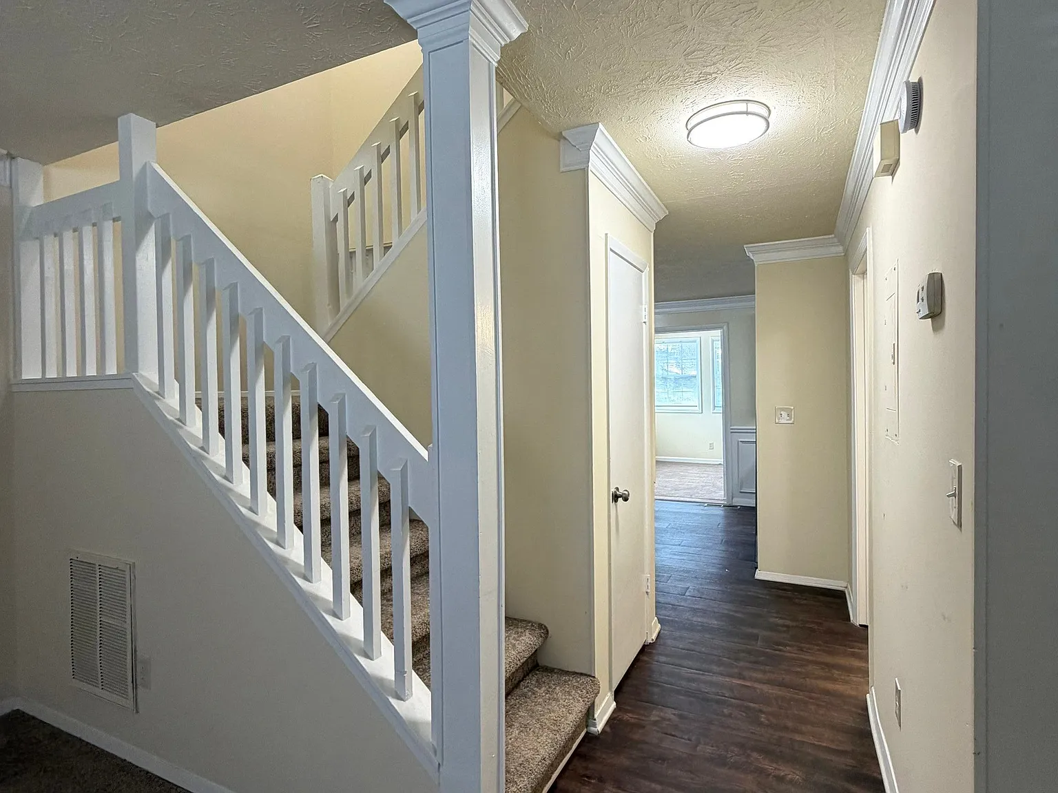 3 bed, 2.5 bath, 1600 sqft, $1,850 — Photo 4