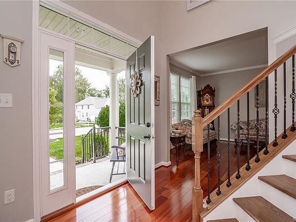 3rd image of 10112 Meadow Pond Dr