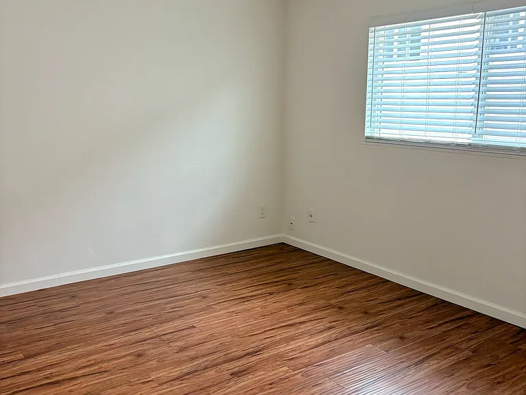 4165 Monroe Ave #4 — Photo 4