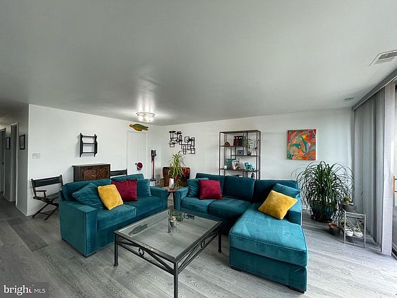 2nd image of 2216 S Quincy St #2