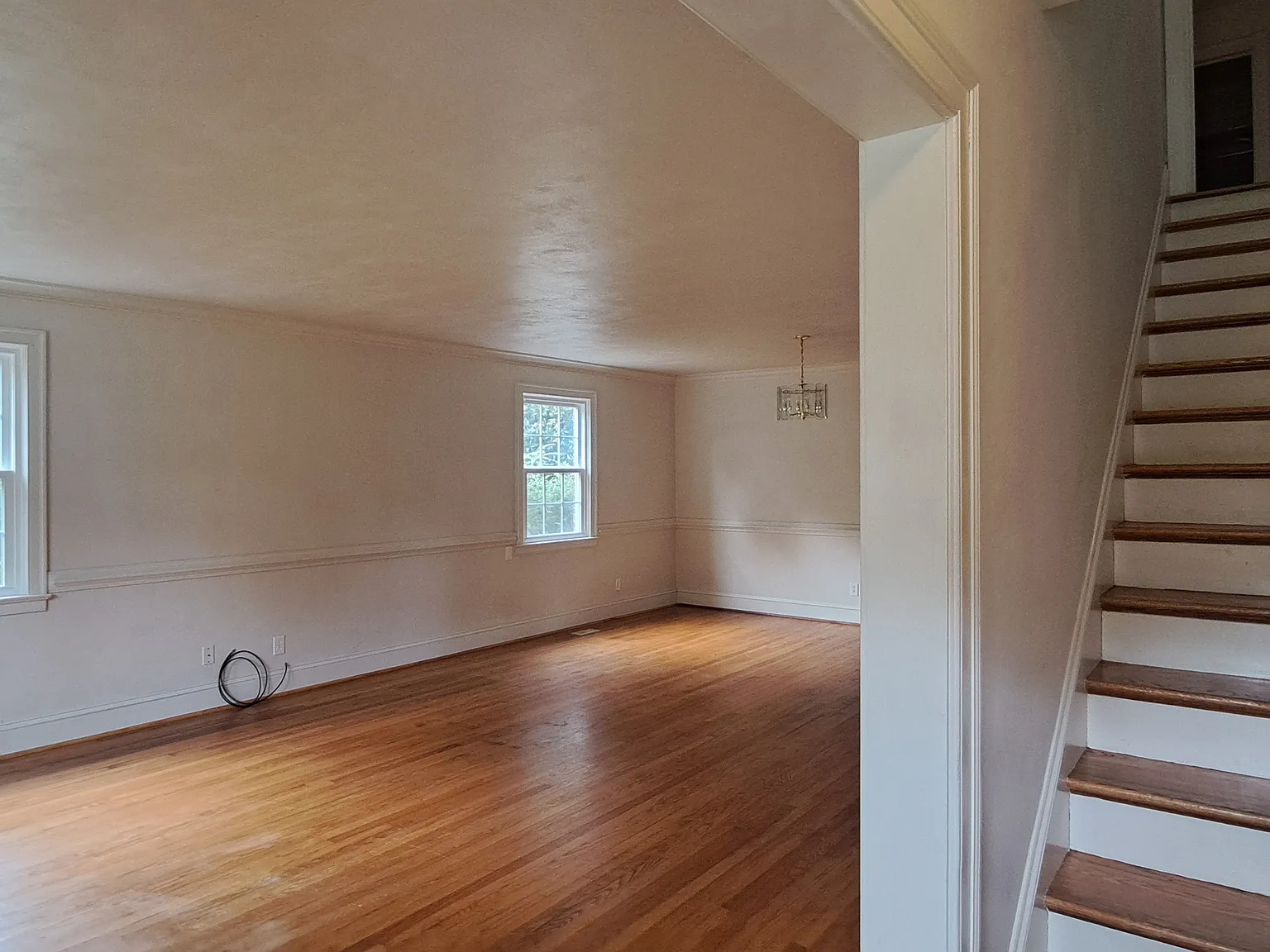 3 bed, 2.5 bath, 1900 sqft, $2,000 — Photo 3