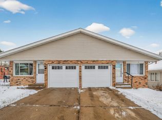 1918 Upper Afton Rd E, Saint Paul, MN 55119