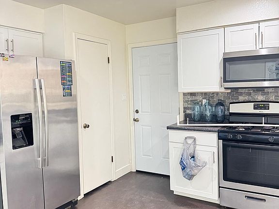 3rd image of 1437 W Rockwood Dr