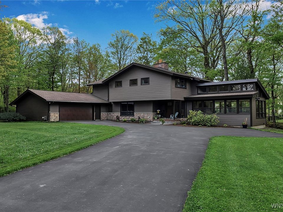 1st image of 6 Lennys Ln