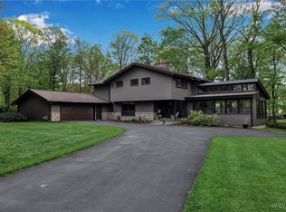 6 Lennys Ln, Orchard Park, NY 14127