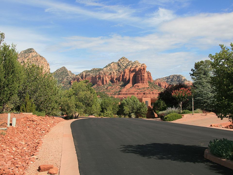 1st image of 307 Calle Linda