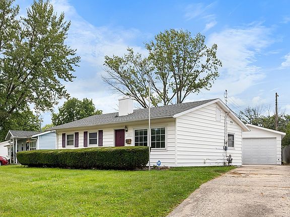 2nd image of 1117 Davis Dr