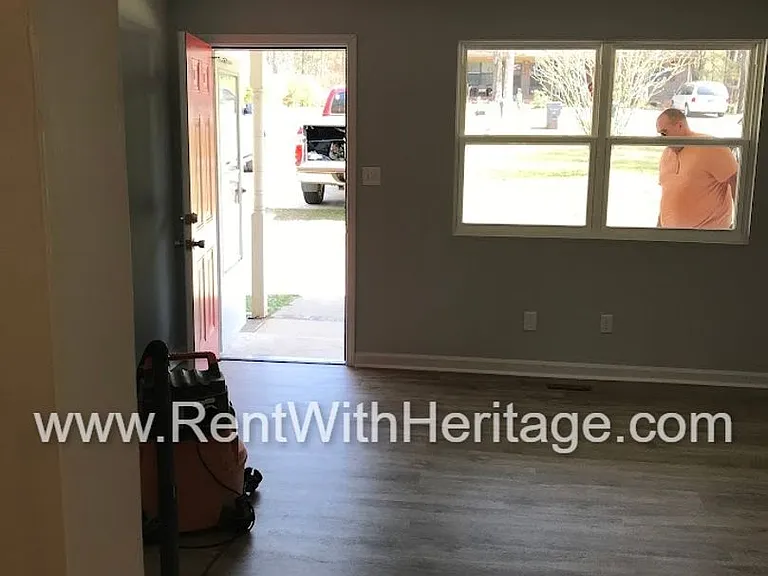 1709 Nutmeg St — Photo 3